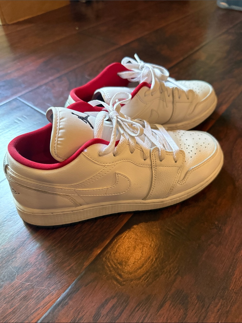 Nike Air Jordan 1 Low White/Black/Gym red 553560-164 GS Size 6Y/ Women’s 7.5